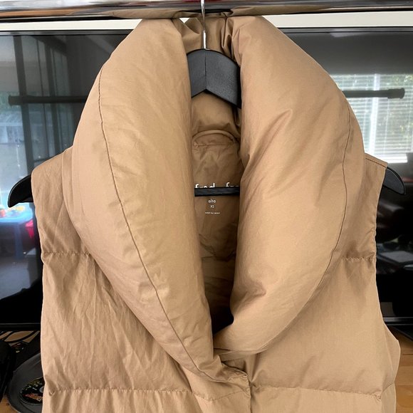 Aritzia Alta Puffer Vest - Picture 5 of 10